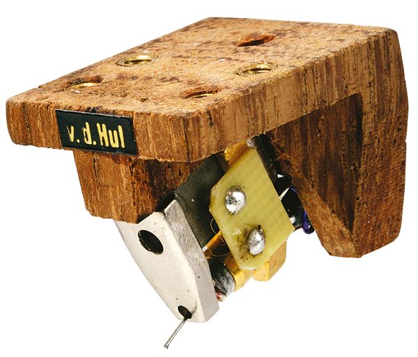 Van Den Hul The Crimson (£3850) | Hi-Fi News
